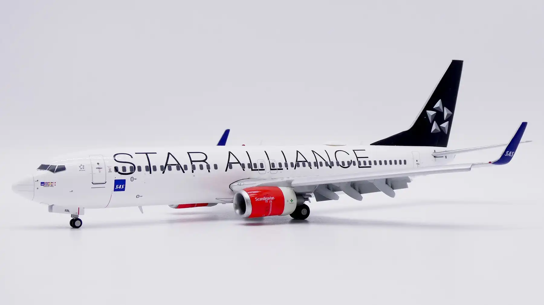 ماکت هواپیما بوئینگ 737 اسکاندیناوی استار الاینس 1